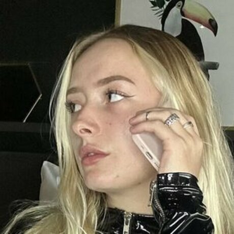 The Dutch Latex Goddess only fans pics