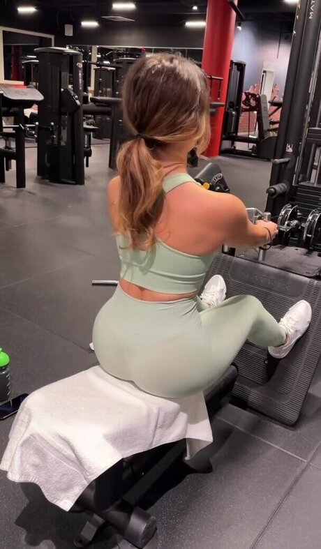 Sarah anca Profile pic