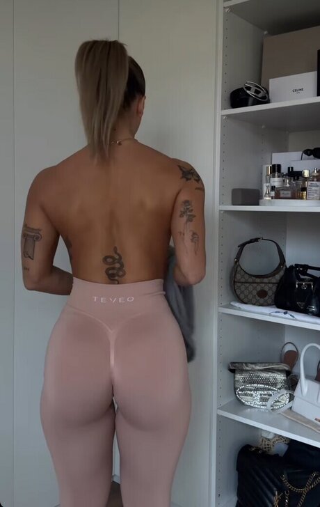 Lenaajoy onlyfans model images