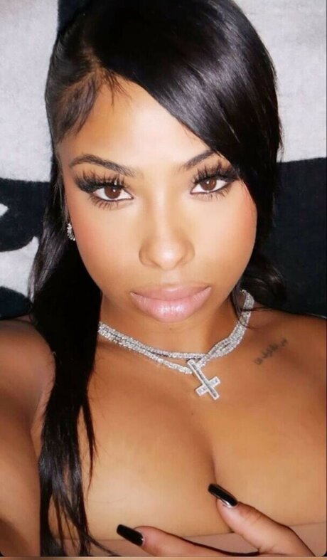 ayisha mia onlyfans leaked photos