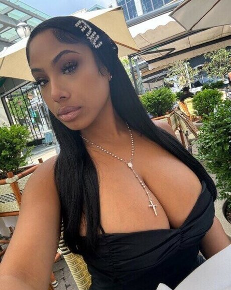 ayisha mia leaked onlyfans naked