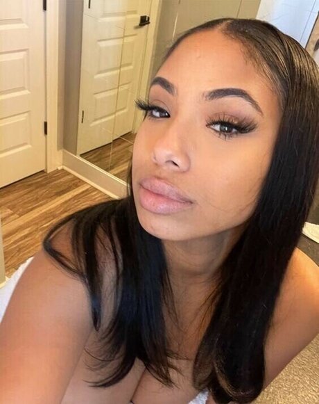 ayisha mia leaked naked onlyfans