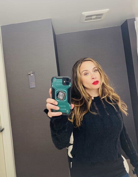 BellaSuede only fans pictures