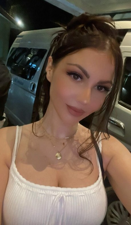 Aliythia onlyfans model images