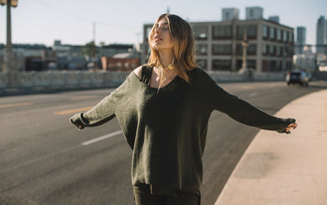 Camila Morrone Profile pic