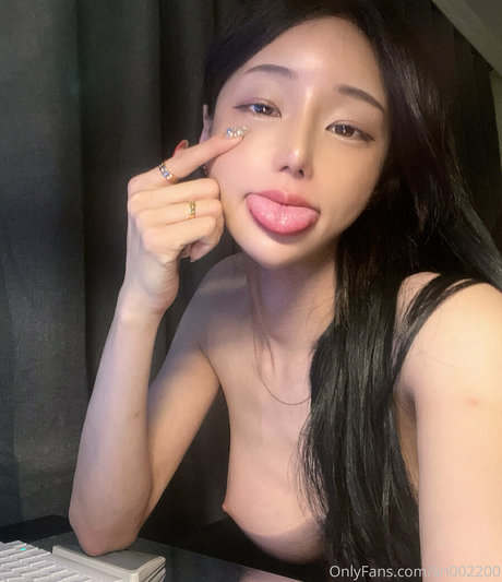 lin002200 onlyfans nude leak