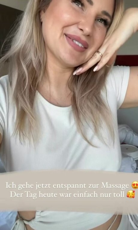 Maren Wolf strip onlyfans