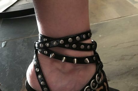 tarynthomas onlyfans leaked tits