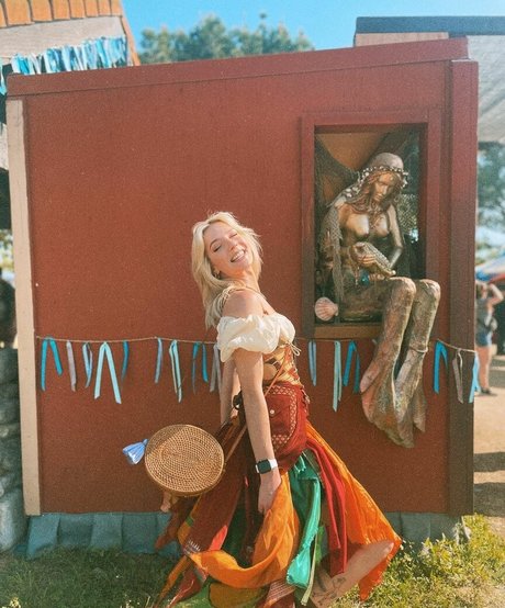 Courtney Miller onlyfans strip