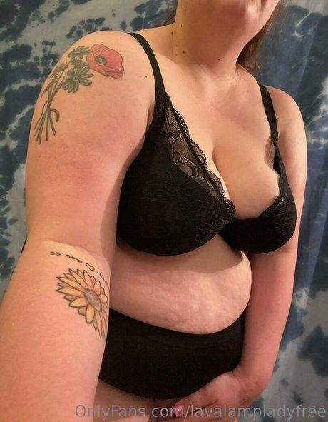 lavalampladyfree onlyfans model photo