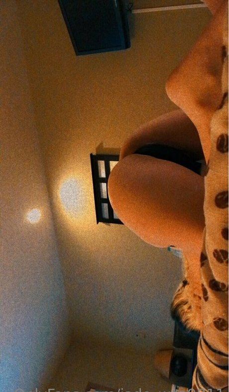 jade wes9811 tits onlyfans