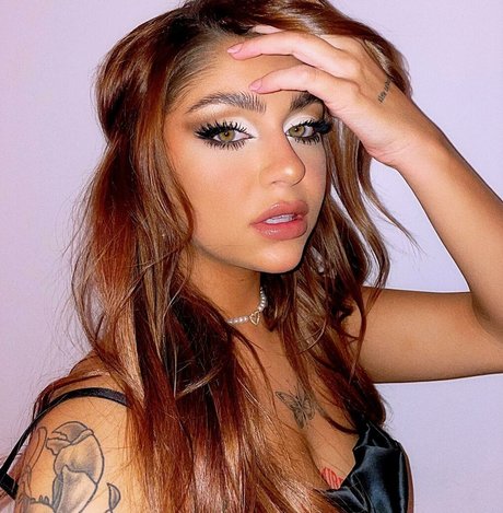 Andrea Russett onlyfans model