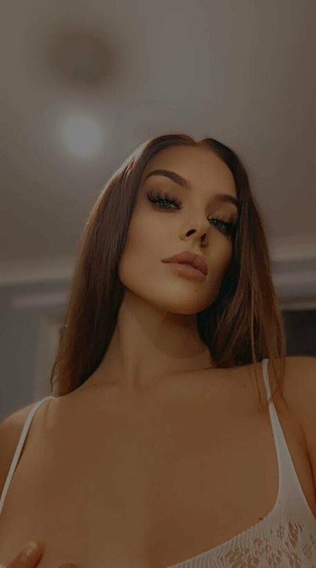 Shannon Moore onlyfans nude tits