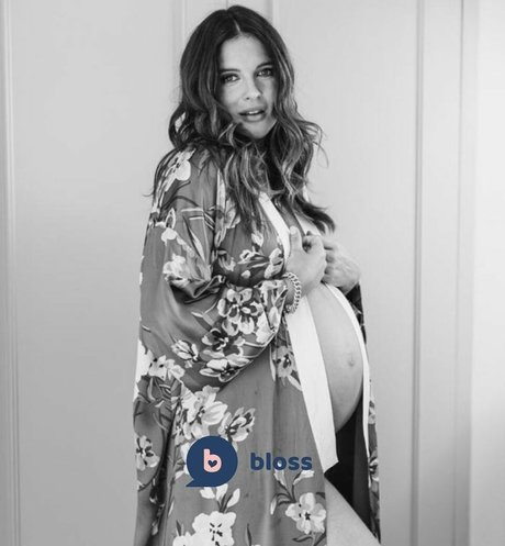 Alexandra Felstead onlyfans striptease