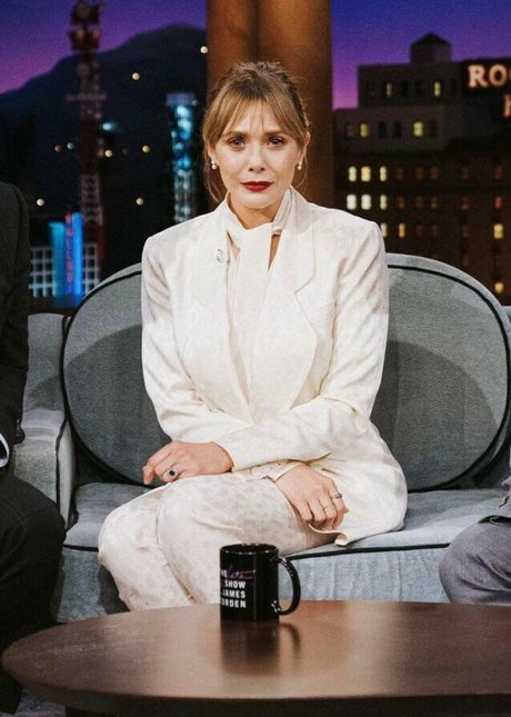 Elizabeth Olsen nude only fans leaks