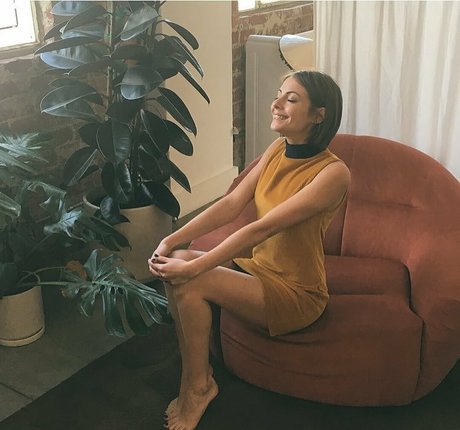 Willa Holland onlyfans sexy