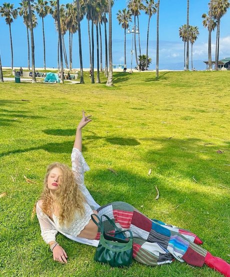 Amiah Miller onlyfans lesk