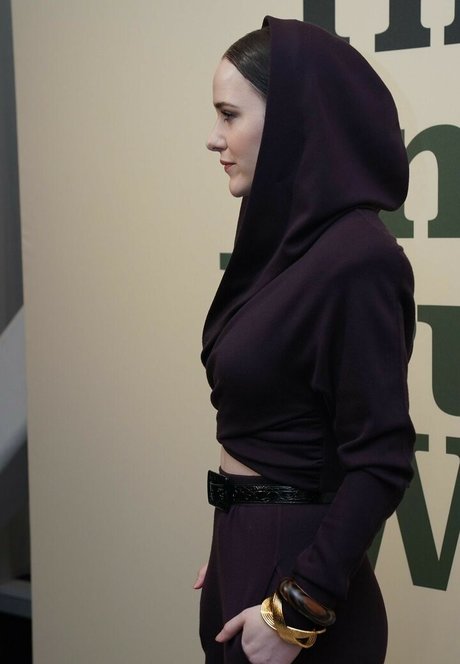 Rachel Brosnahan pics onlyfans