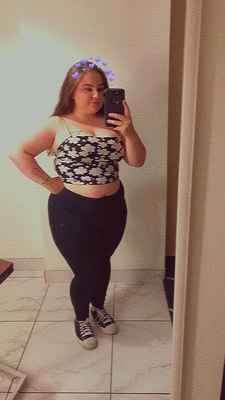 Lexi Hedgepath nude only fans