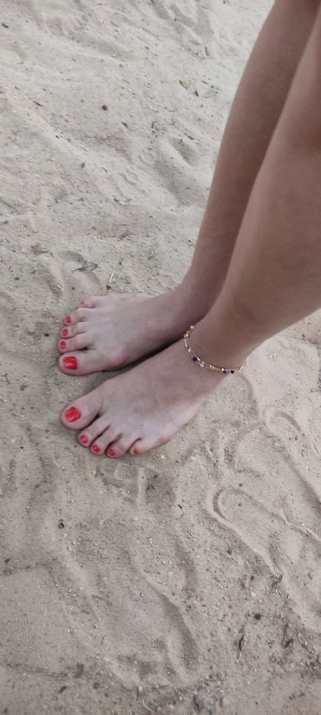 Leonice Thomazzi nude only fans