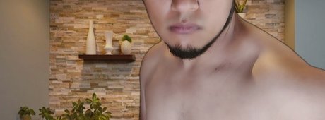 Leon Guerra is on onlyfans