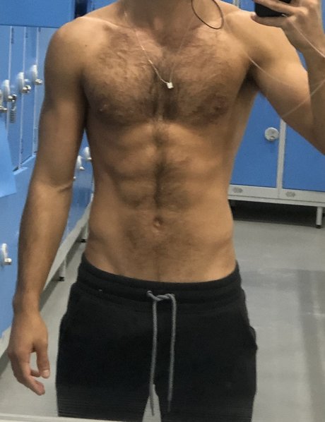 L o Cabral onlyfans topless