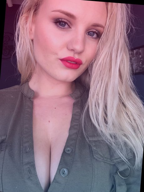 Lena Starr onlyfans naked leak