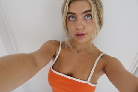 Lemon B_ naked only fans