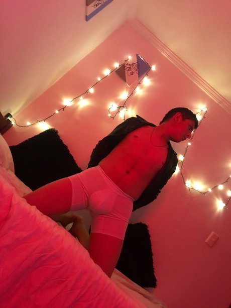 LEAL onlyfans model photo