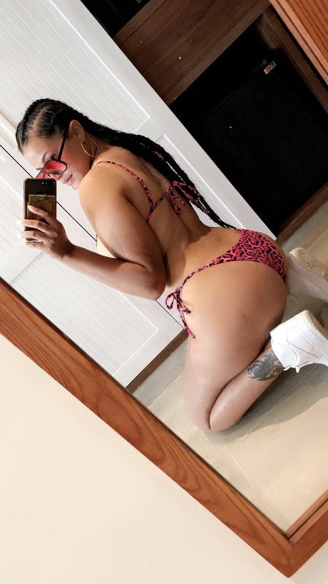 Laura Patricia onlyfans naked