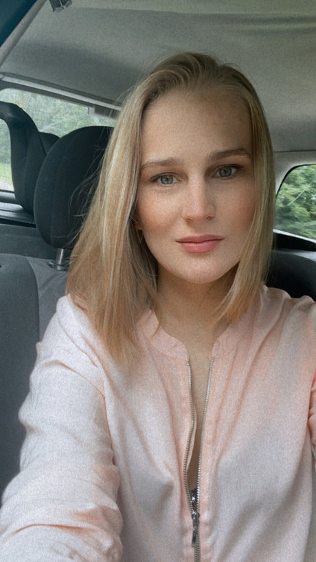 Lolovaya nude onlyfans