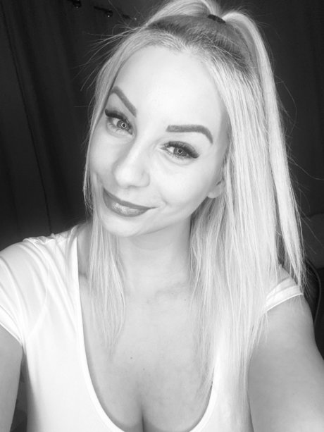 Lilian Monroe onlyfans images