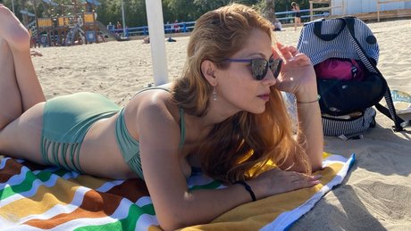 lu cjs onlyfans model photo