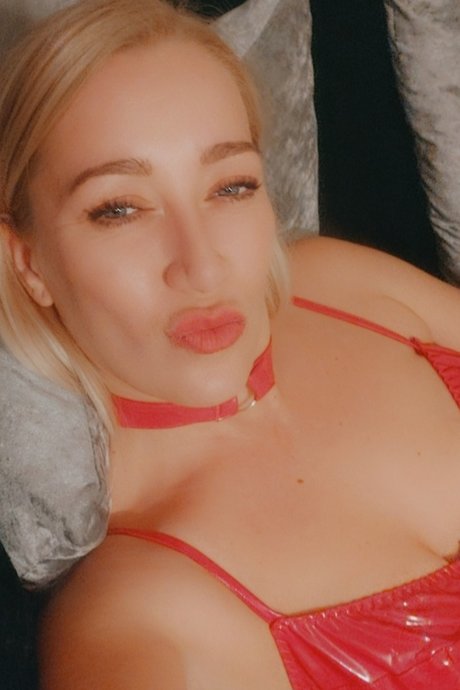 Lovely x Laura onlyfans nude leaks