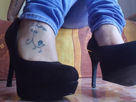 Inkedgirl1992 feet onlyfans