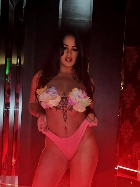 lottie lee nude onlyfans