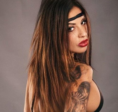 Lola Ruiz Pstar onlyfans pics