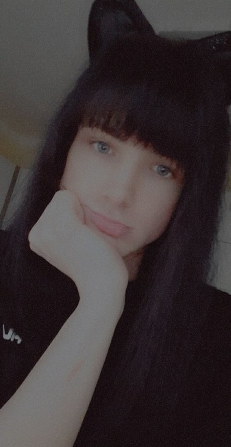 leonie desnuda onlyfans