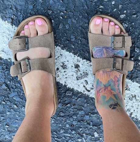 Lola Burns porn onlyfans