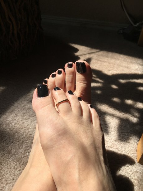 lolafeetness nsfw onlyfans