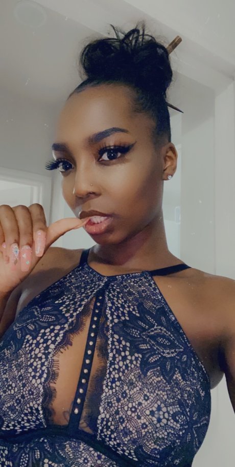 Lola Knox only fans nudes