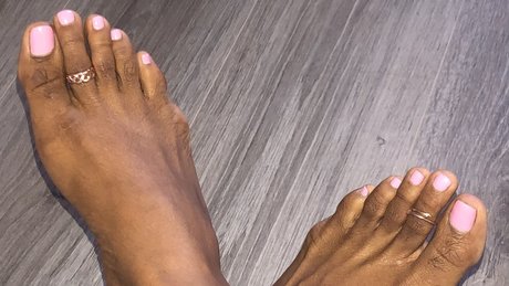 Logan feet naked on onlyfans