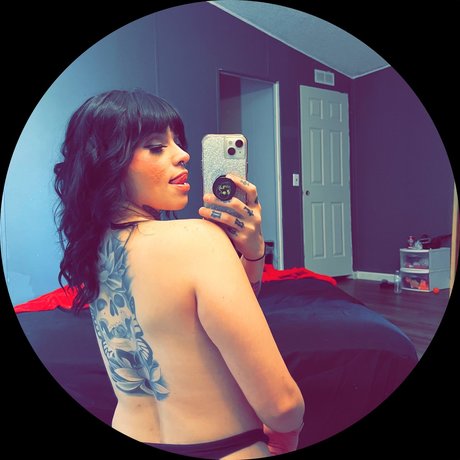 Lizzie LaRee onlyfans nude photos