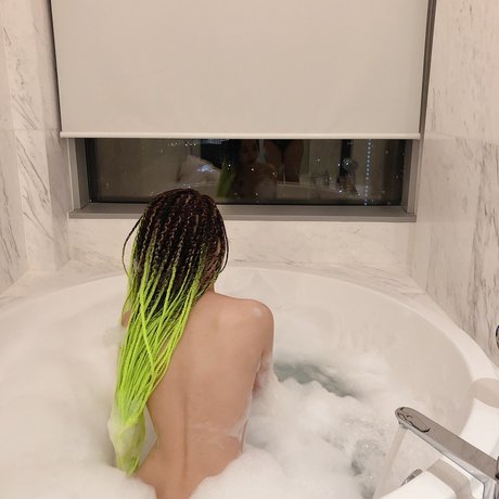 Mona Zhang onlyfans model