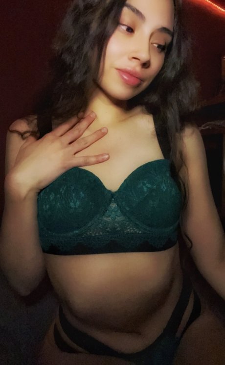 Lyn X_ onlyfans tits