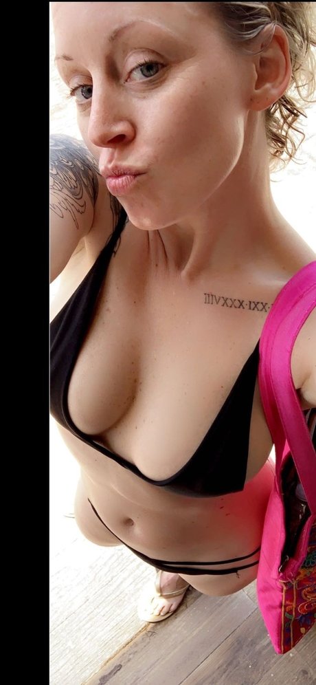 Tattooed Marilyn Free onlyfans sexy