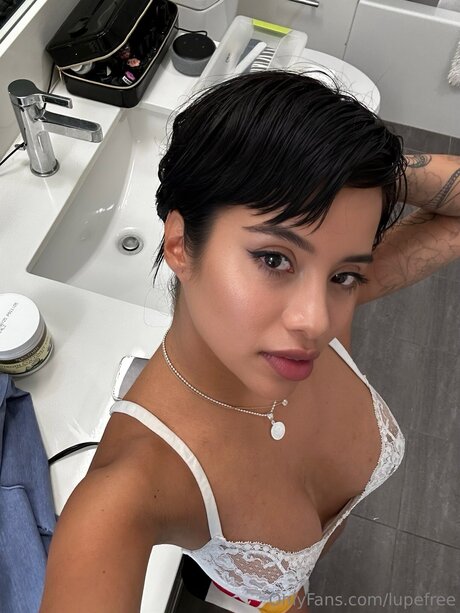 Lupe Fuentes_ onlyfans model images