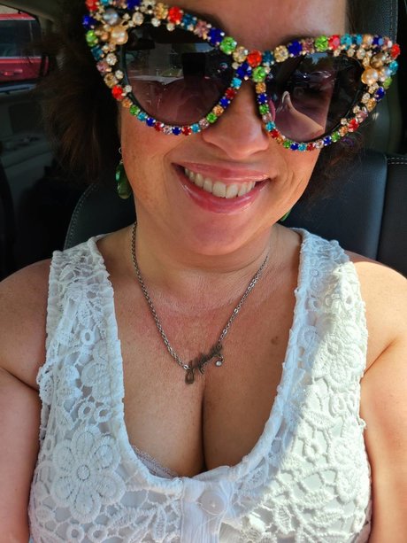 LunaLuvsWell onlyfans model photos