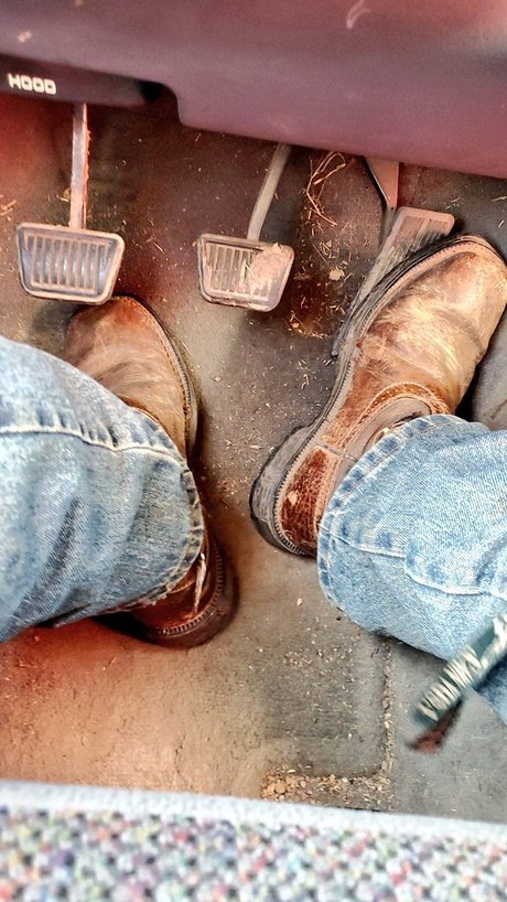 Luke Hansen the rugged cowboy farmer_ onlyfans for free