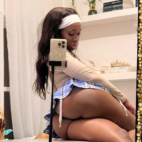 Lucky Angel onlyfans striptease